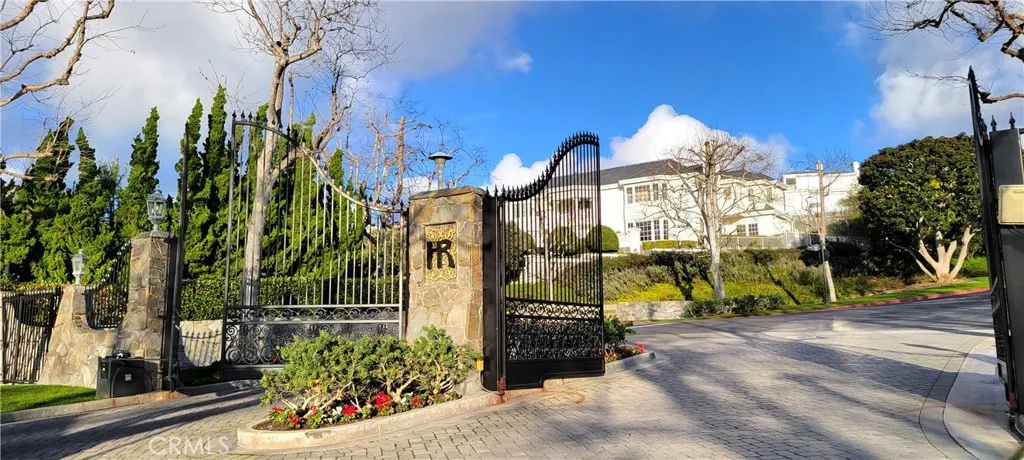 The main gate which is one of the three gates of Harbor Ridge Community.