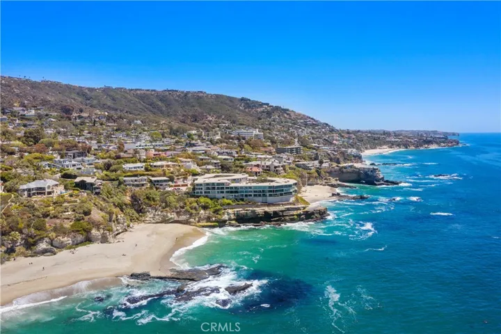 Laguna Beach is just a few miles away and south on Pacific Highway(1)