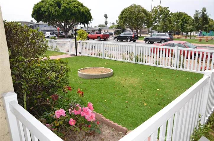 Fully Fenced Front Yard.