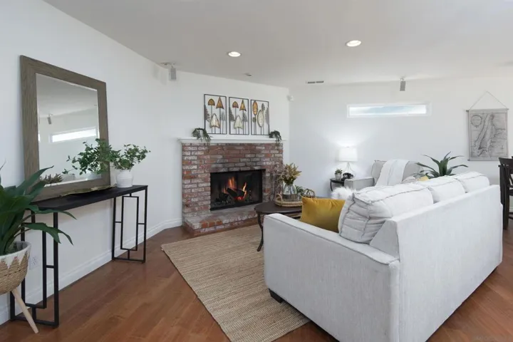 4582 Chateau Drive, San Diego, California 92117