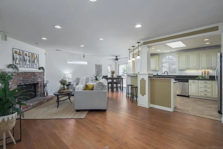 4582 Chateau Drive, San Diego, California 92117