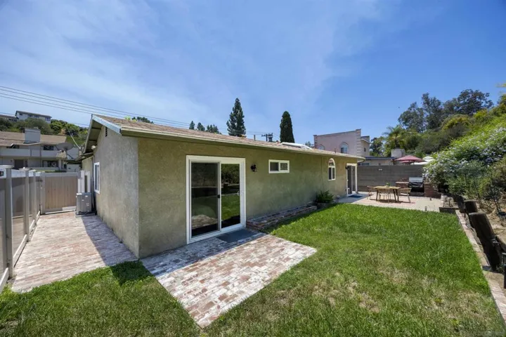 4582 Chateau Drive, San Diego, California 92117