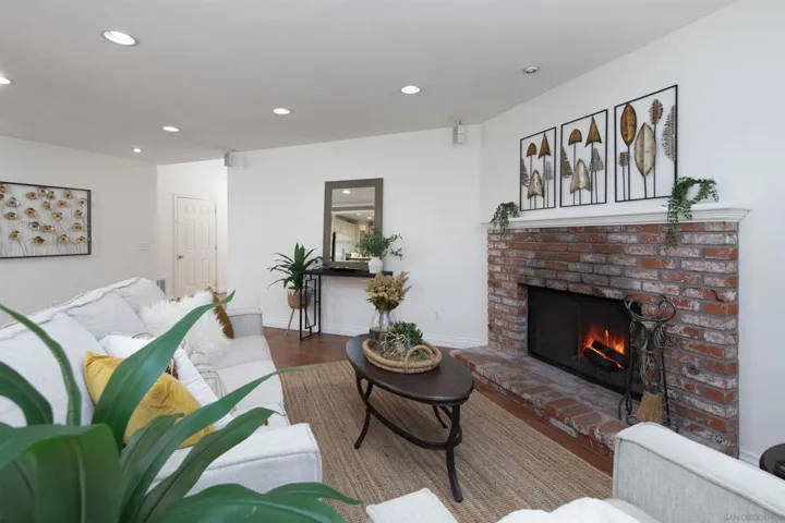 4582 Chateau Drive, San Diego, California 92117