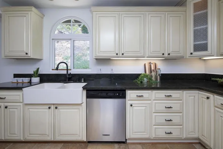 4582 Chateau Drive, San Diego, California 92117