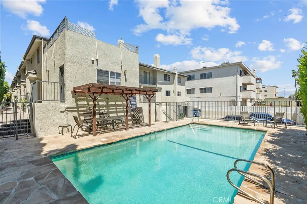 5230 Zelzah Avenue 3, Encino, California 91316 home-pic-28