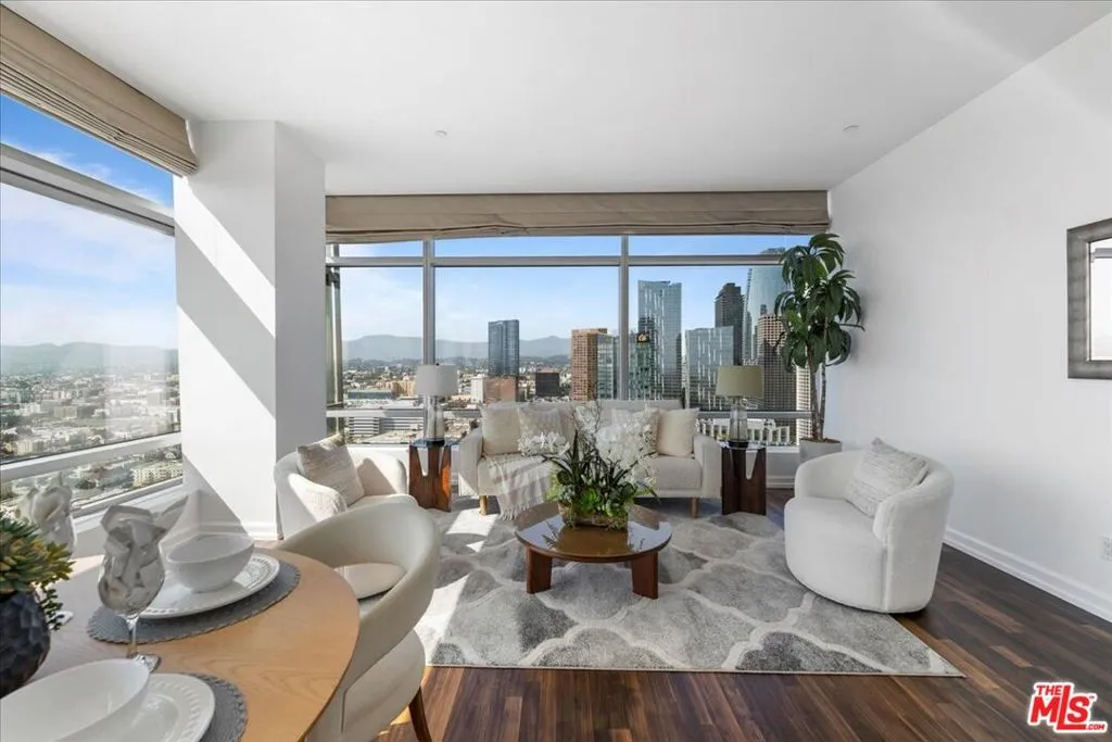 900 W Olympic Boulevard 34j, Los Angeles, California 90015 home-pic-2