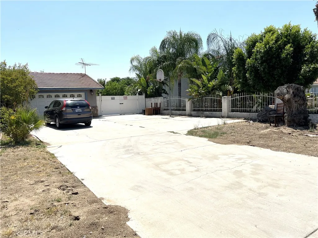 1061 N Perris Boulevard, Perris, California 92571 home-pic-2