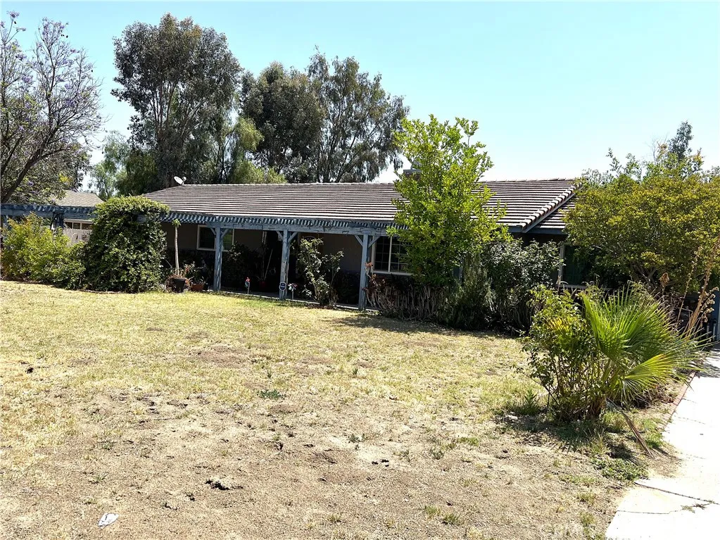 1061 N Perris Boulevard, Perris, California 92571 home-pic-1