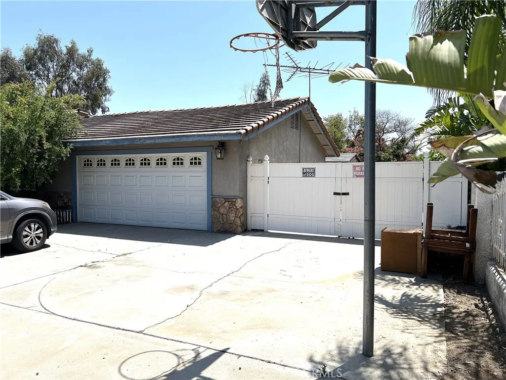 1061 N Perris Boulevard, Perris, California 92571 home-pic-3