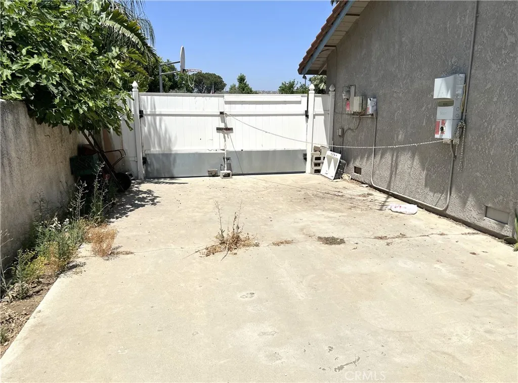 1061 N Perris Boulevard, Perris, California 92571 home-pic-33