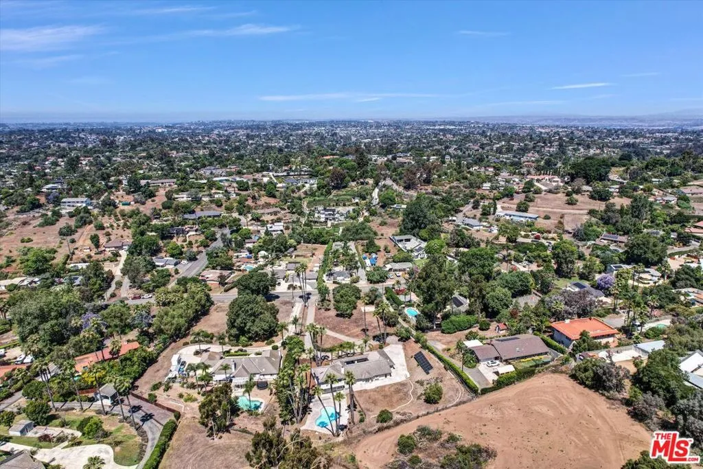 614 Valley Drive, Vista, California 92084 home-pic-62