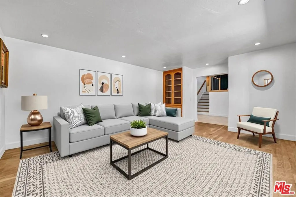 614 Valley Drive, Vista, California 92084 home-pic-1