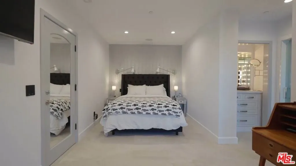 1380 Summitridge Place, Beverly Hills, California 90210 home-pic-26