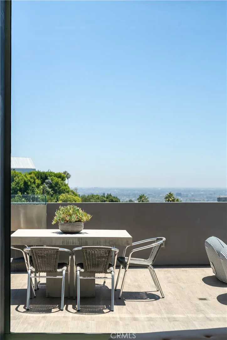 1489 Stebbins Terrace, Los Angeles, California 90069 home-pic-5