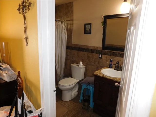 Bed #4 Full Bathroom