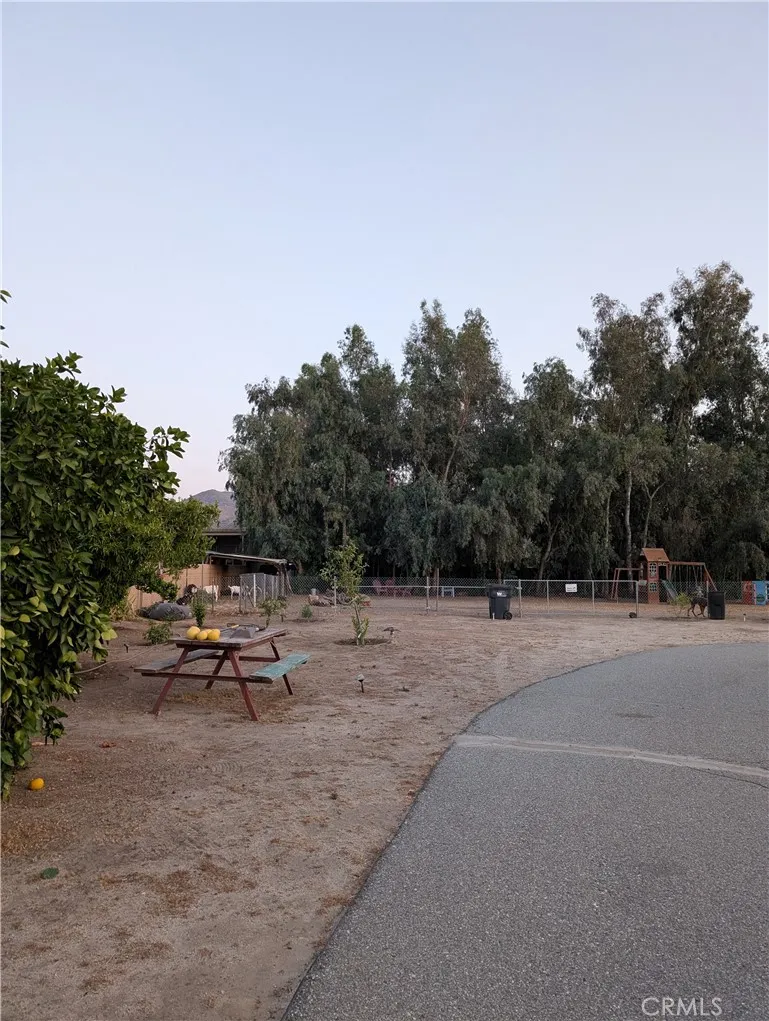 42961 Johnston Avenue, Hemet, California 92544 home-pic-22