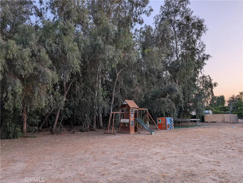 42961 Johnston Avenue, Hemet, California 92544 home-pic-11
