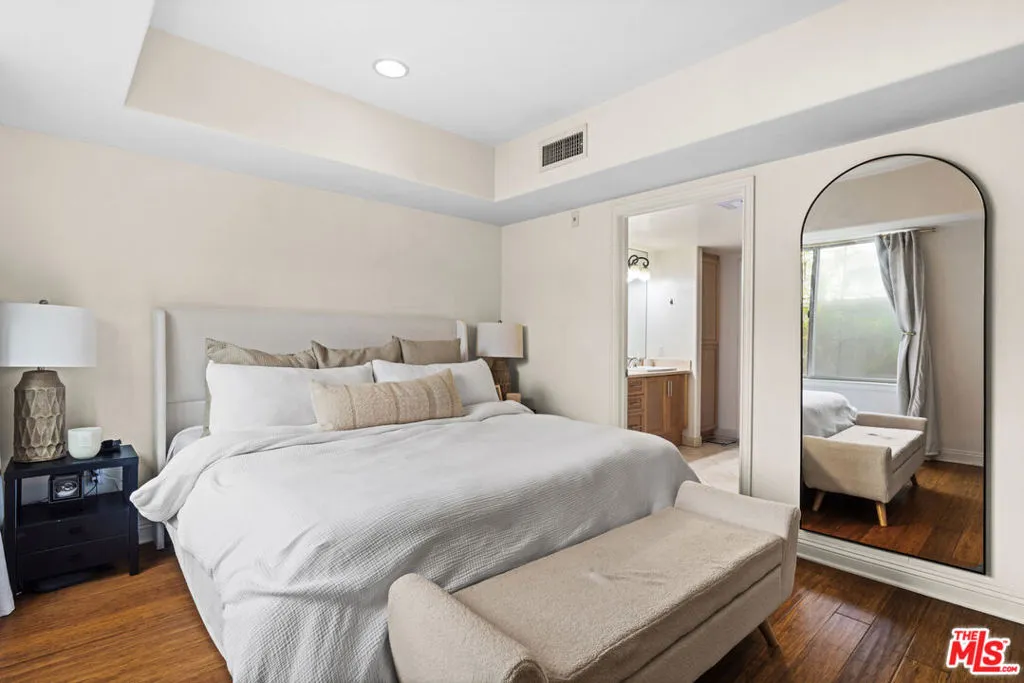 8238 W Manchester Avenue 204, Playa Del Rey, California 90293 home-pic-14