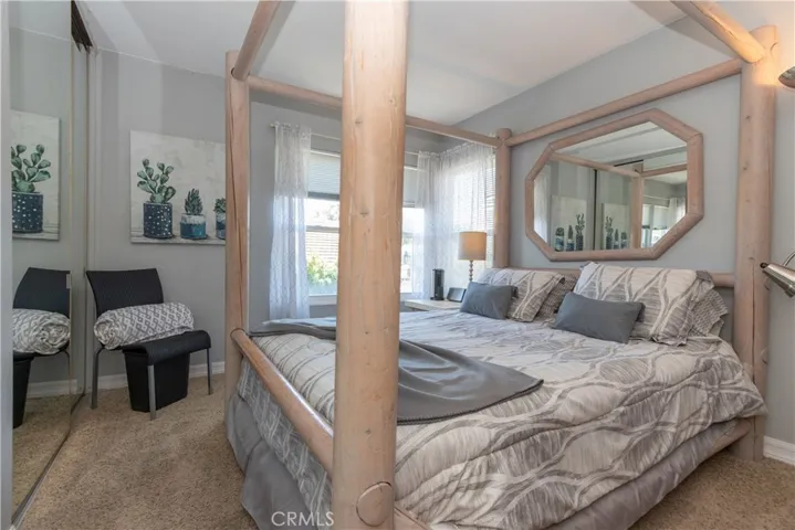 Secondary bedroom.
