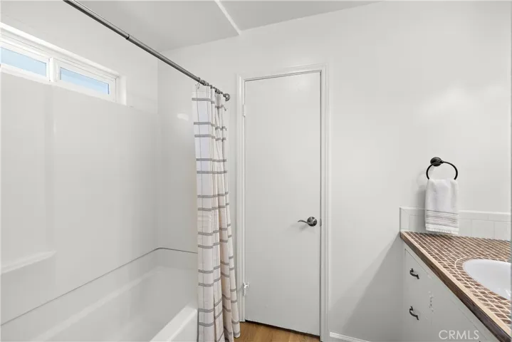 "Jack & Jill" Bathroom
