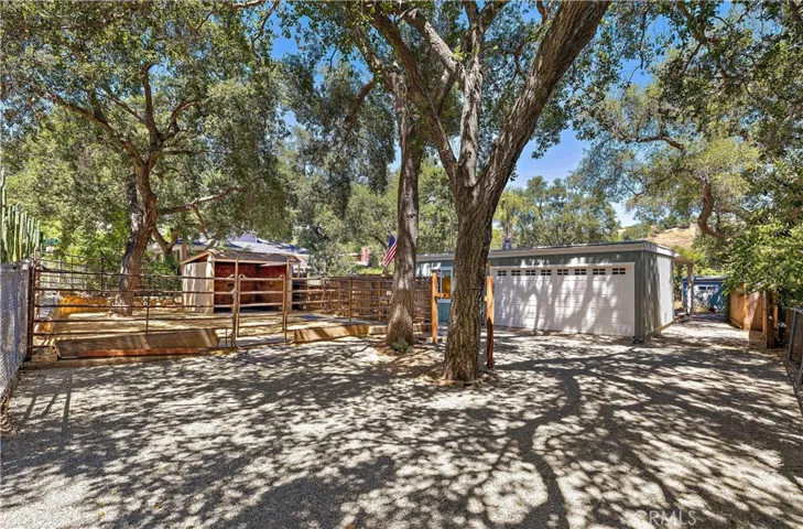Spacious Driveway