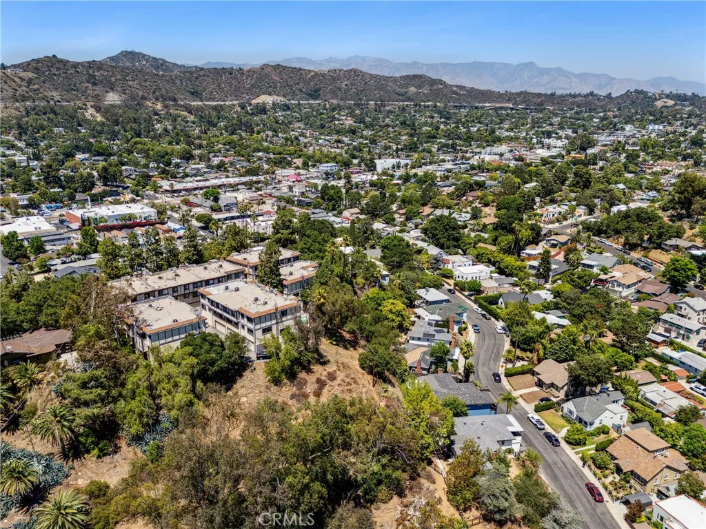 1832 Oak Tree Drive 13, Los Angeles, California 90041 home-pic-28