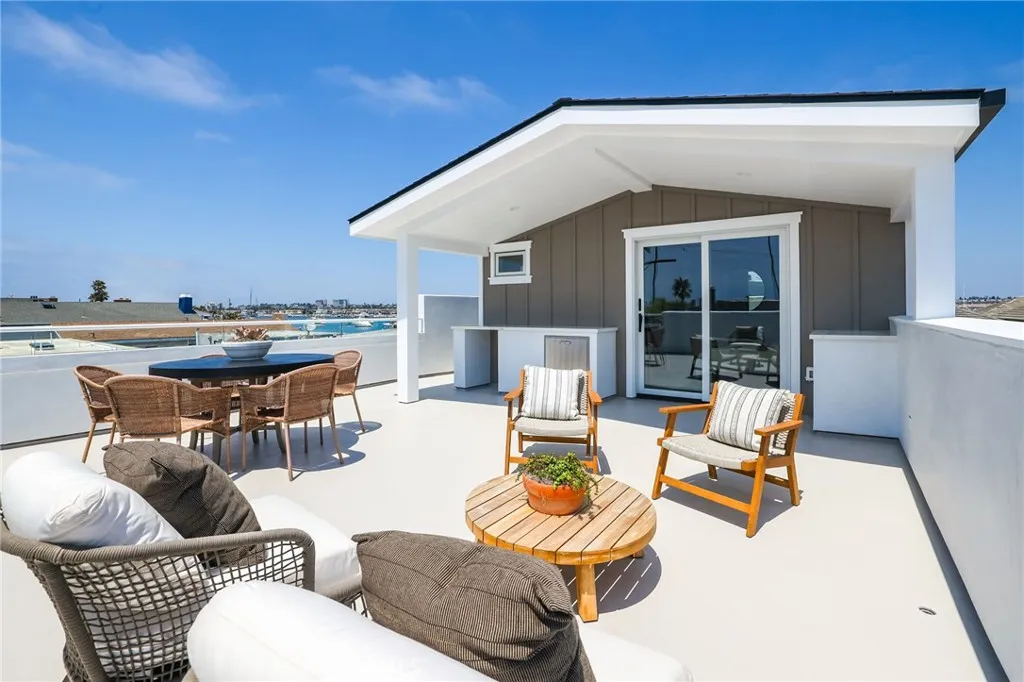 825 W Bay Avenue B, Newport Beach, California 92661 home-pic-11