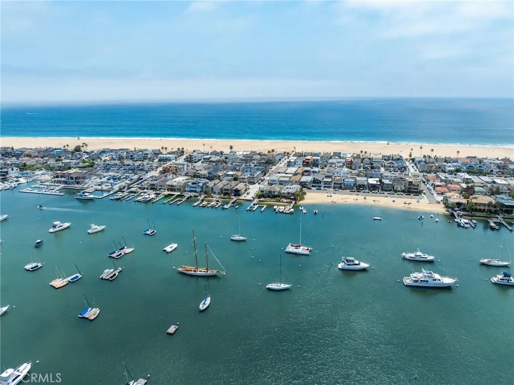 825 W Bay Avenue B, Newport Beach, California 92661 home-pic-3