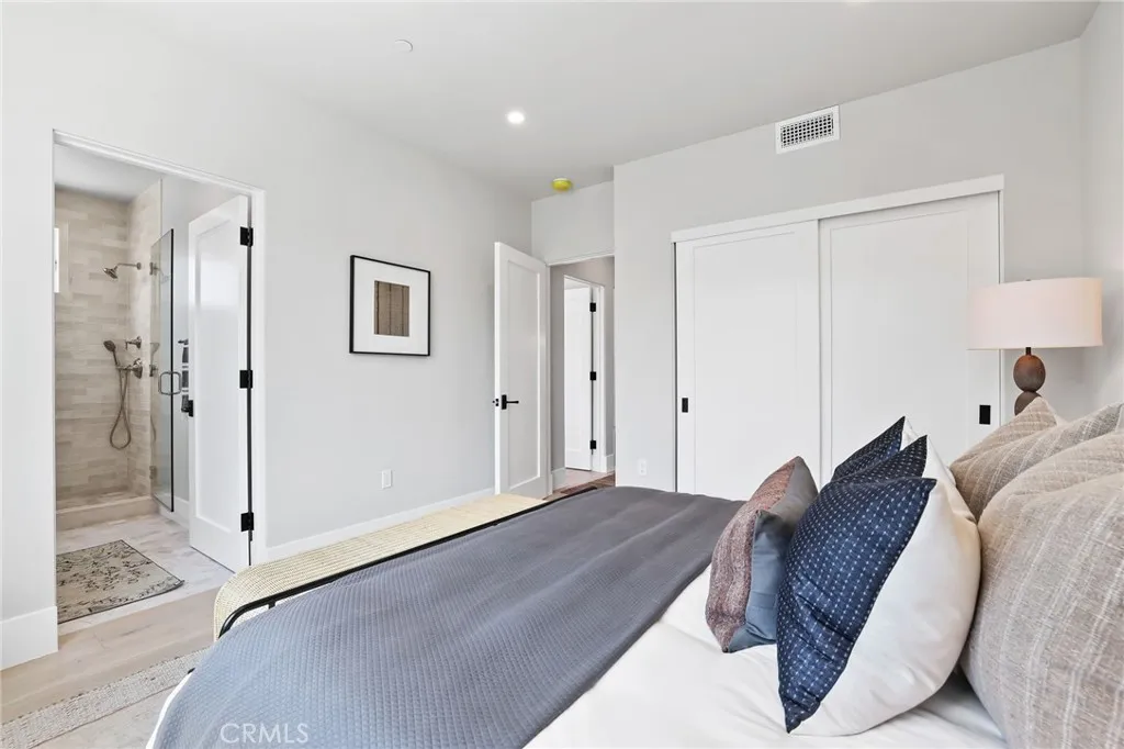 825 W Bay Avenue B, Newport Beach, California 92661 home-pic-6