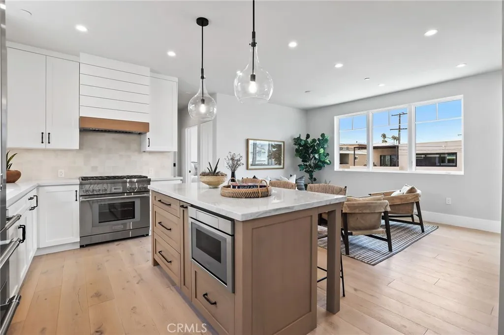 825 W Bay Avenue B, Newport Beach, California 92661 home-pic-0