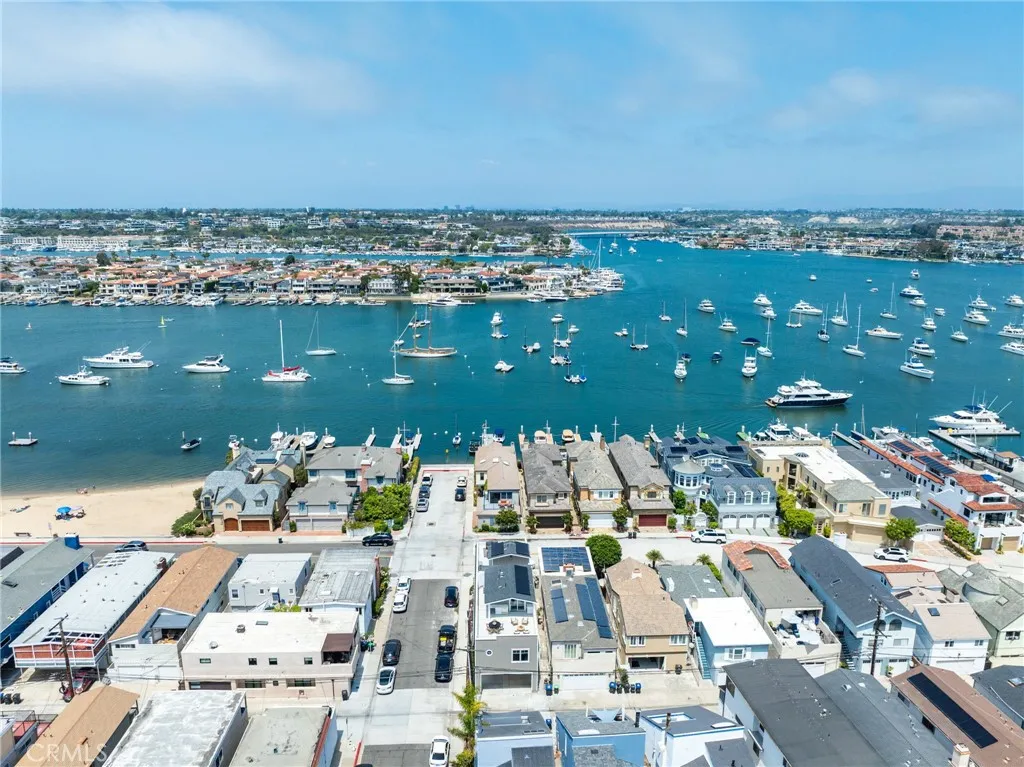 825 W Bay Avenue B, Newport Beach, California 92661 home-pic-14