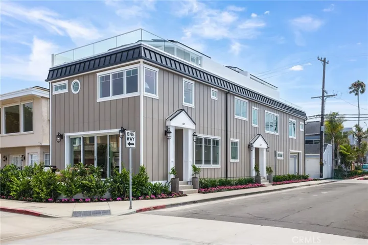 825 W Bay