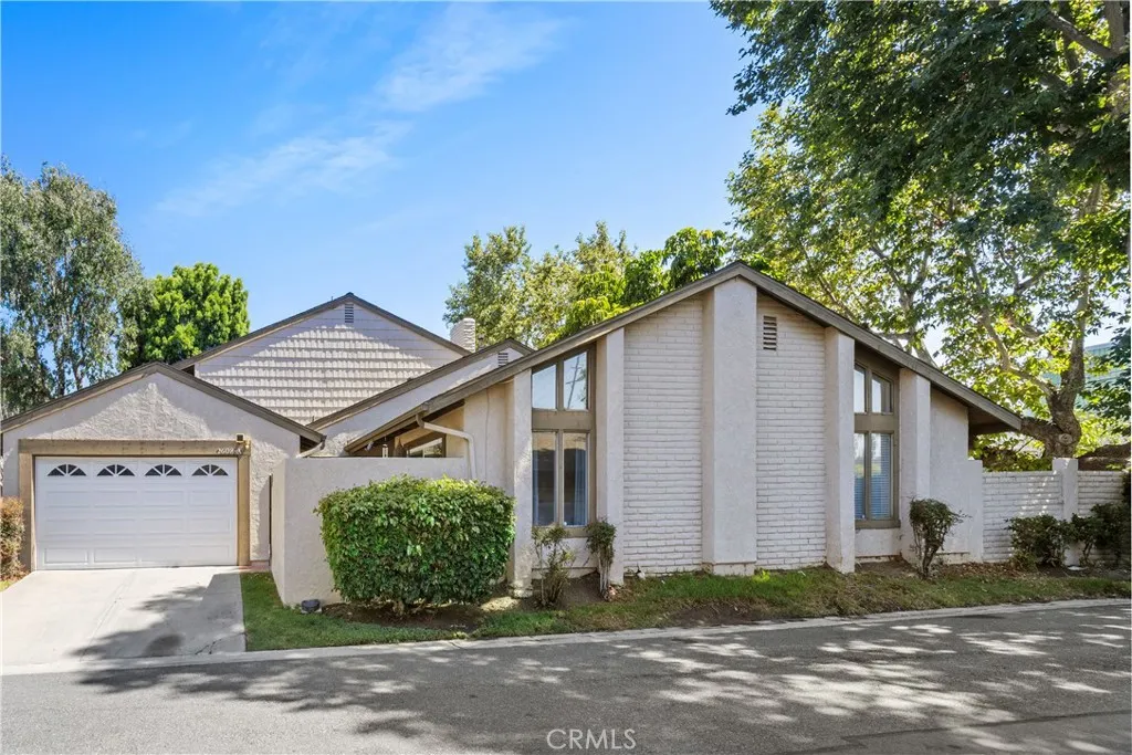 2608 N Tustin Ave, Santa Ana, California 92705, 2 Bedrooms Bedrooms, ,2 BathroomsBathrooms,Residential,For Sale,N Tustin Ave, Unit A,OC25148072