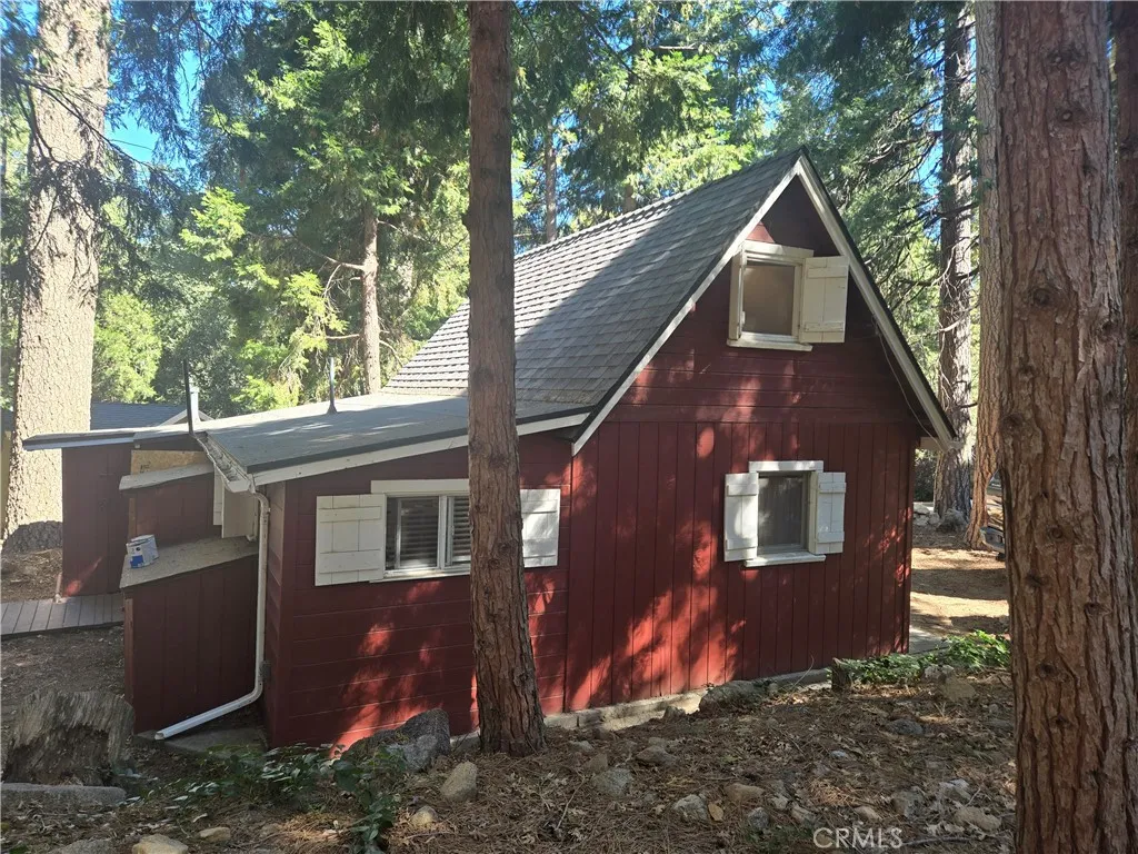 25035 Moon Drive, Crestline, California 92325 home-pic-15