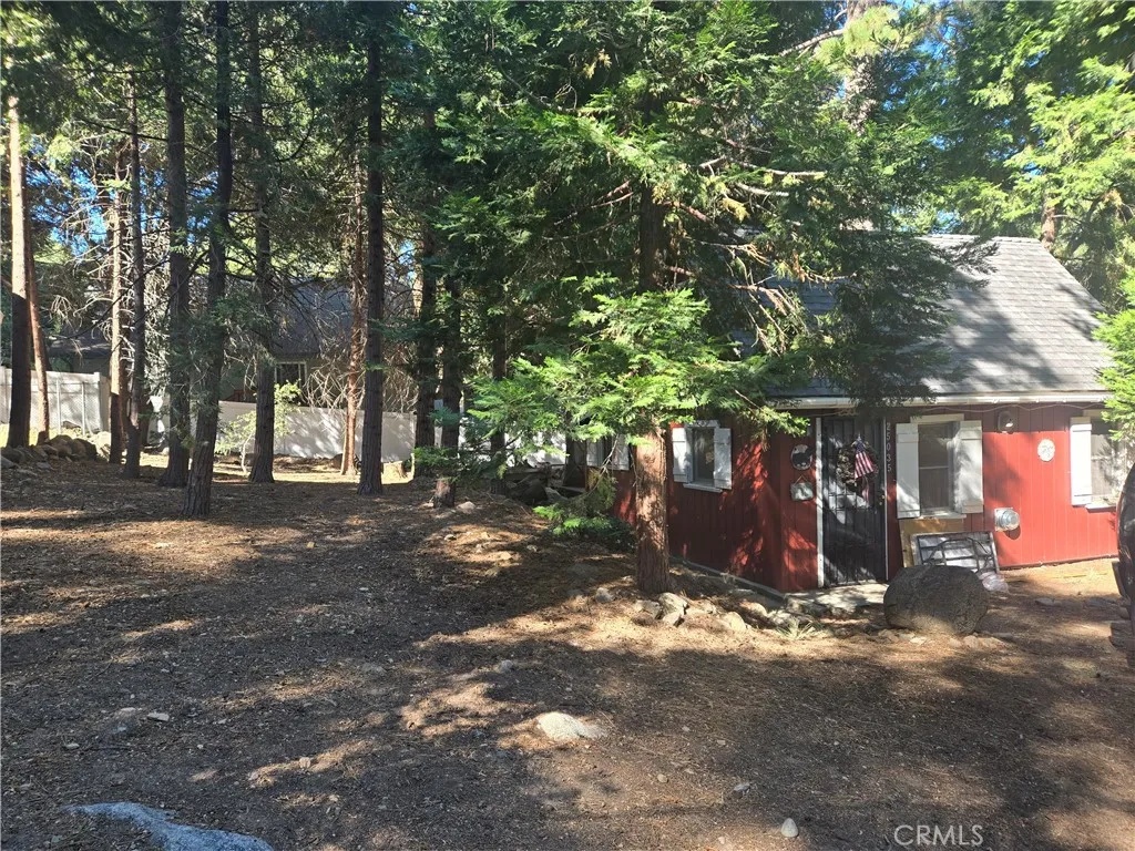 25035 Moon Drive, Crestline, California 92325 home-pic-1