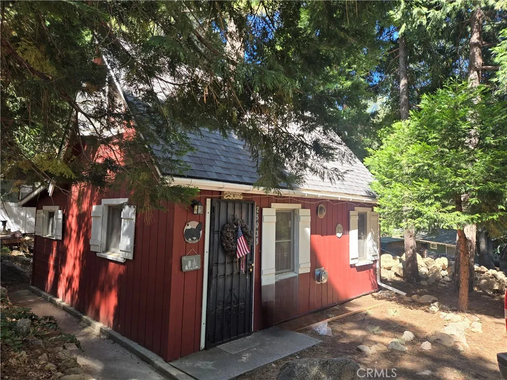 25035 Moon Drive, Crestline, California 92325 home-pic-0