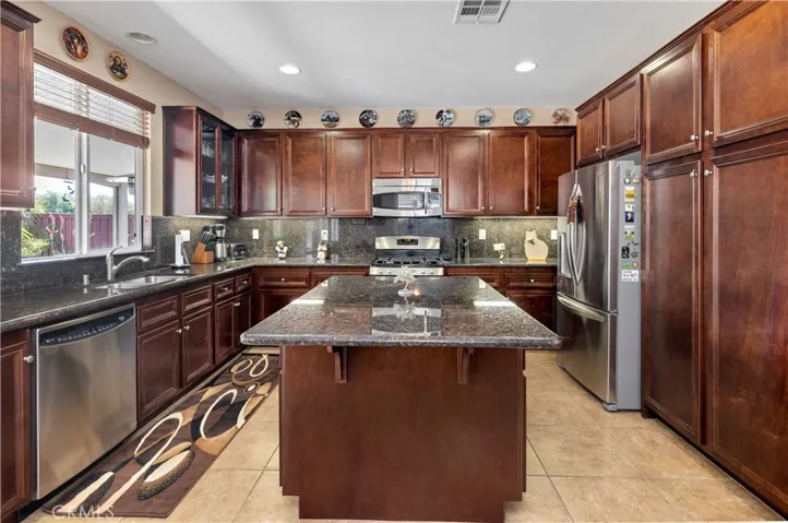 650 Zarahias Cr, Hemet, California 92545