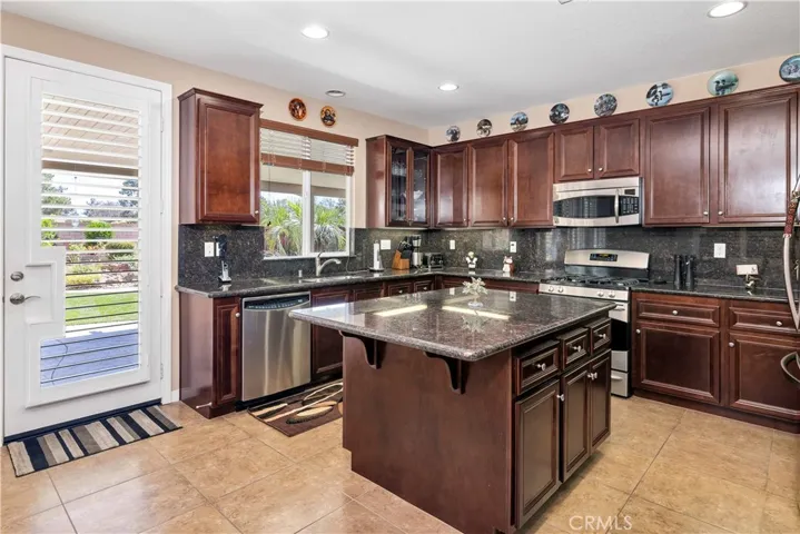 650 Zarahias Cr, Hemet, California 92545
