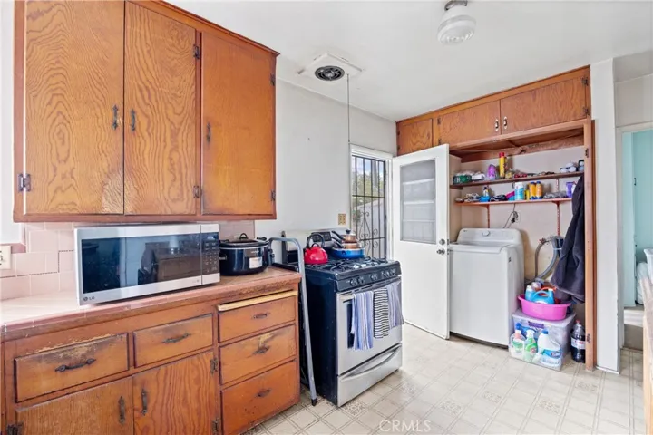 7437 Laura Street, Downey, California 90242