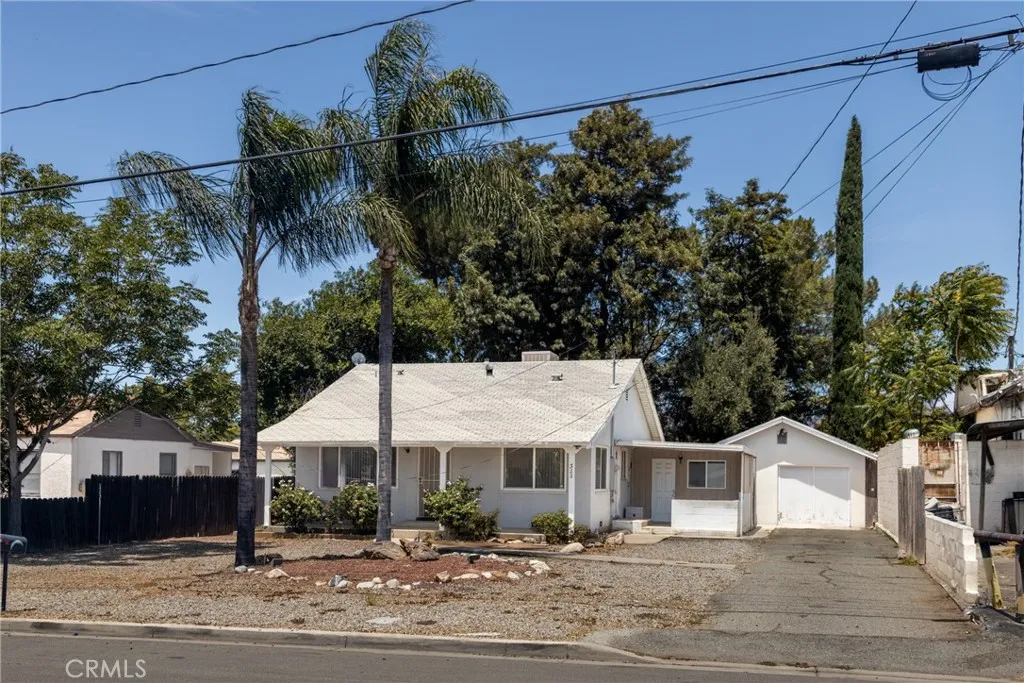 322 E 11th Street, Beaumont, California 92223 home-pic-2