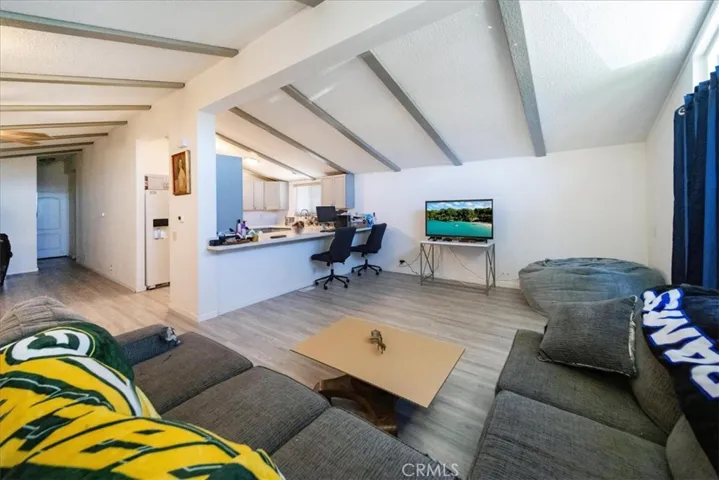 UPSTAIRS LR
