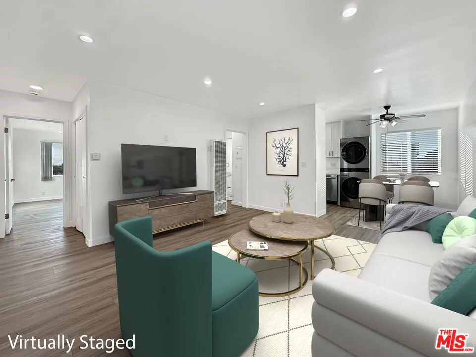 915 Enterprise Avenue 5, Inglewood, California 90302, 2 Bedrooms Bedrooms, ,2 BathroomsBathrooms,Residential Lease,For Rent,Enterprise,25559657