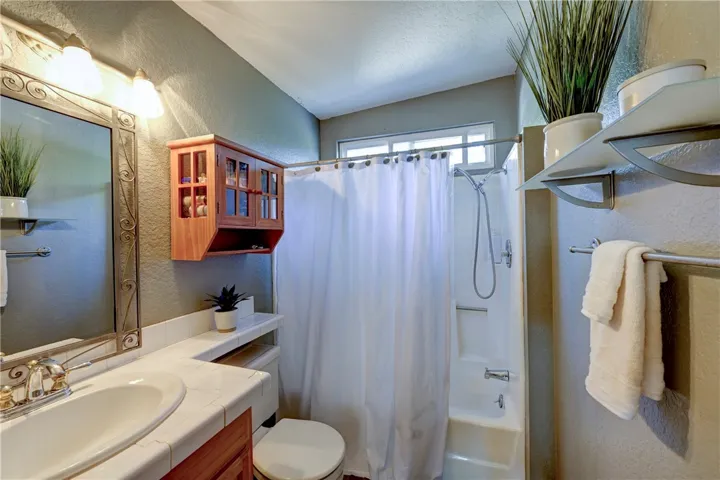 Full bath upstairs