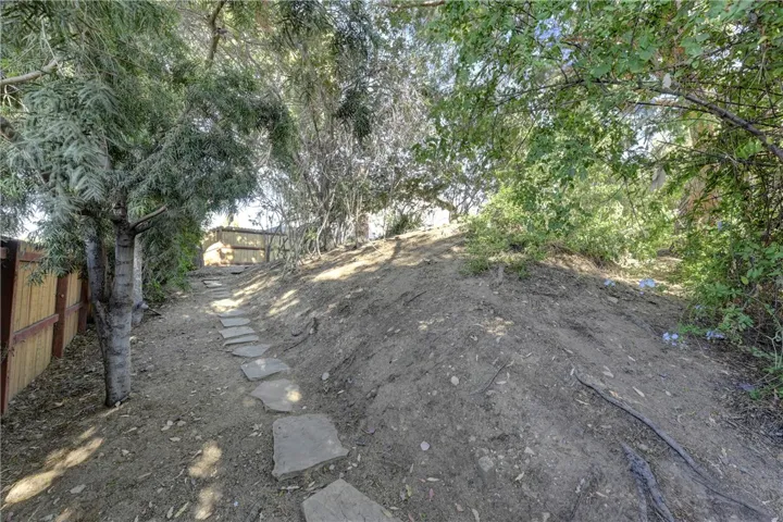 This pathway takes you to the upper lot.
