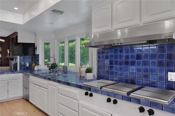 6137 Paseo La Vista, Woodland Hills, California 91367