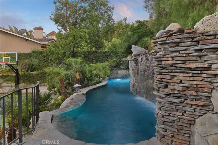 6137 Paseo La Vista, Woodland Hills, California 91367
