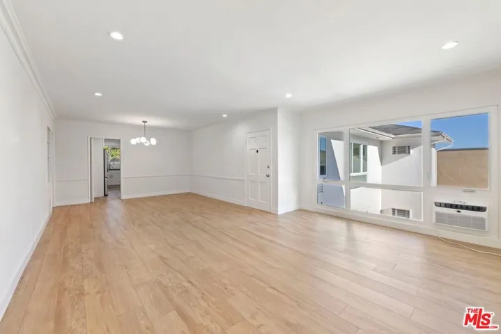 1250 N Crescent Heights Boulevard 1, West Hollywood, California 90046