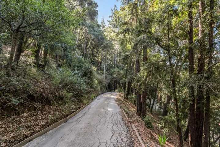 Volver Avenue, Felton, California 95018