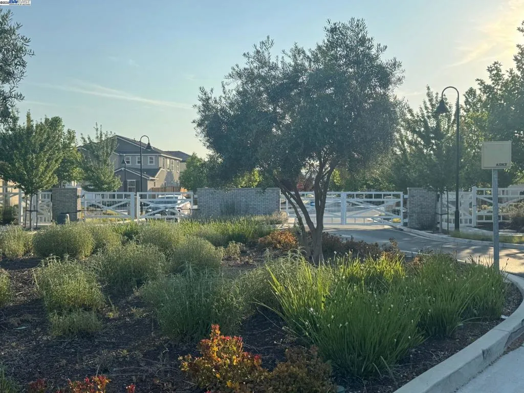 5611 Trinity Lakes Ln, Antioch, California 94531 home-pic-2