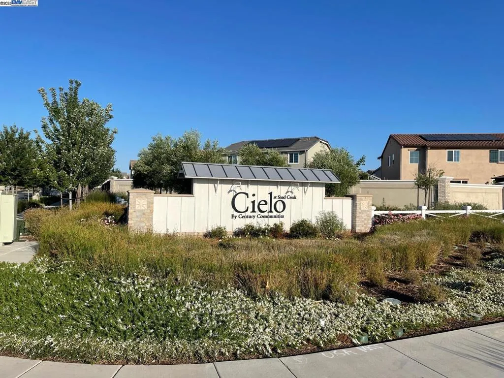 5611 Trinity Lakes Ln, Antioch, California 94531 home-pic-1